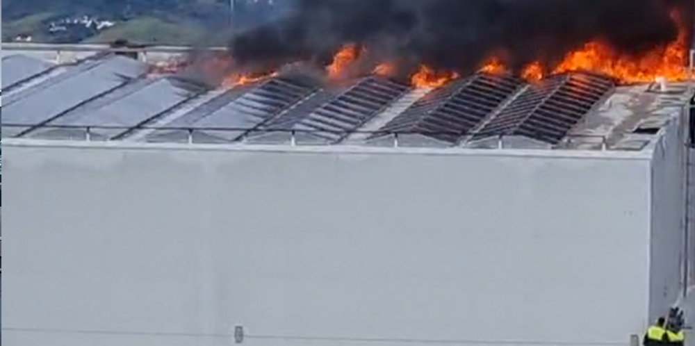 Roof fire at Miramar shopping centre in Fuengirola causes alarm